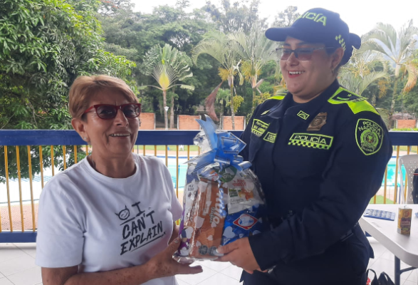 Policías de Marmato y administración municipal realizaron actividad que permite el acercamiento entre la comunidad y la Policía Nacional.