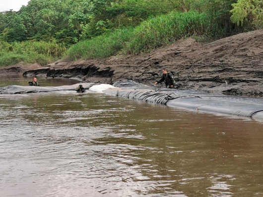 Incautados 9 mil galones de ACPM que eran transportados en ‘vikingos’ a través del rio Opón en Magdalena Medio   