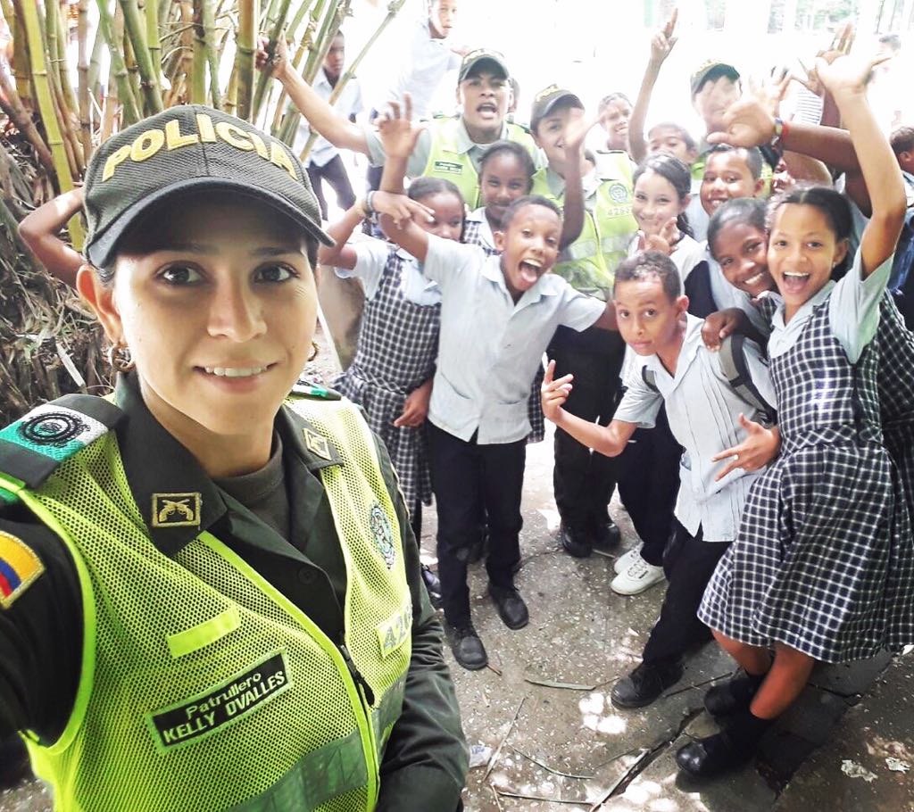 policia-sensibilizando-en-colegios
