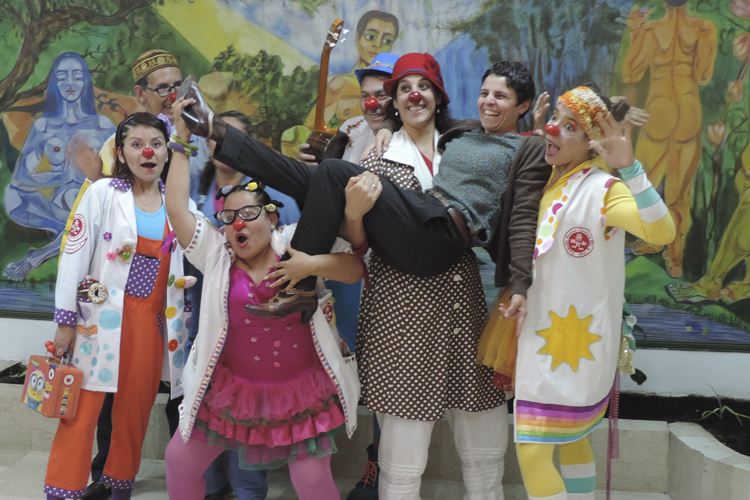 escuela de la risa al Hospital Central