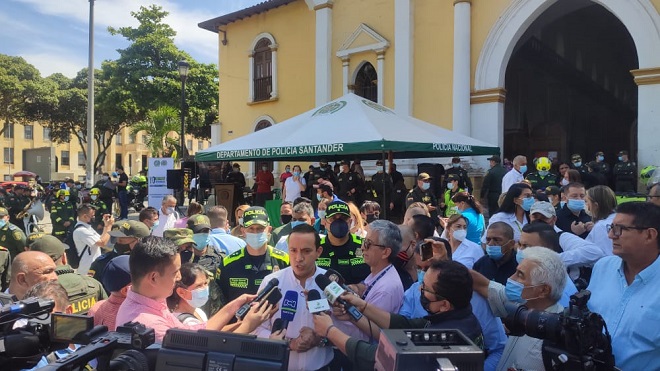 La Policía de Santander despliega 1.600 uniformados para el plan semana santa "apasiónate por la vida"