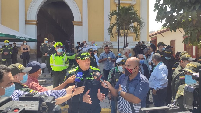 La Policía de Santander despliega 1.600 uniformados para el plan semana santa "apasiónate por la vida"