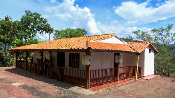 Entregamos una cómoda casa en Simacota para Juan José 