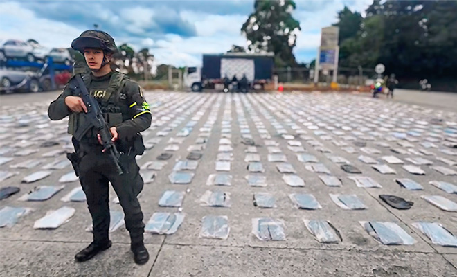 delincuentes transportaban en tubos metálicos sellados, 1320 kg de marihuana