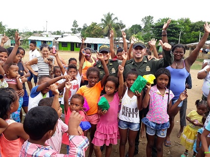Participaron más de 300 personas a las que se le ofrecieron servicios de salud oral, peluquería y charlas de prevención