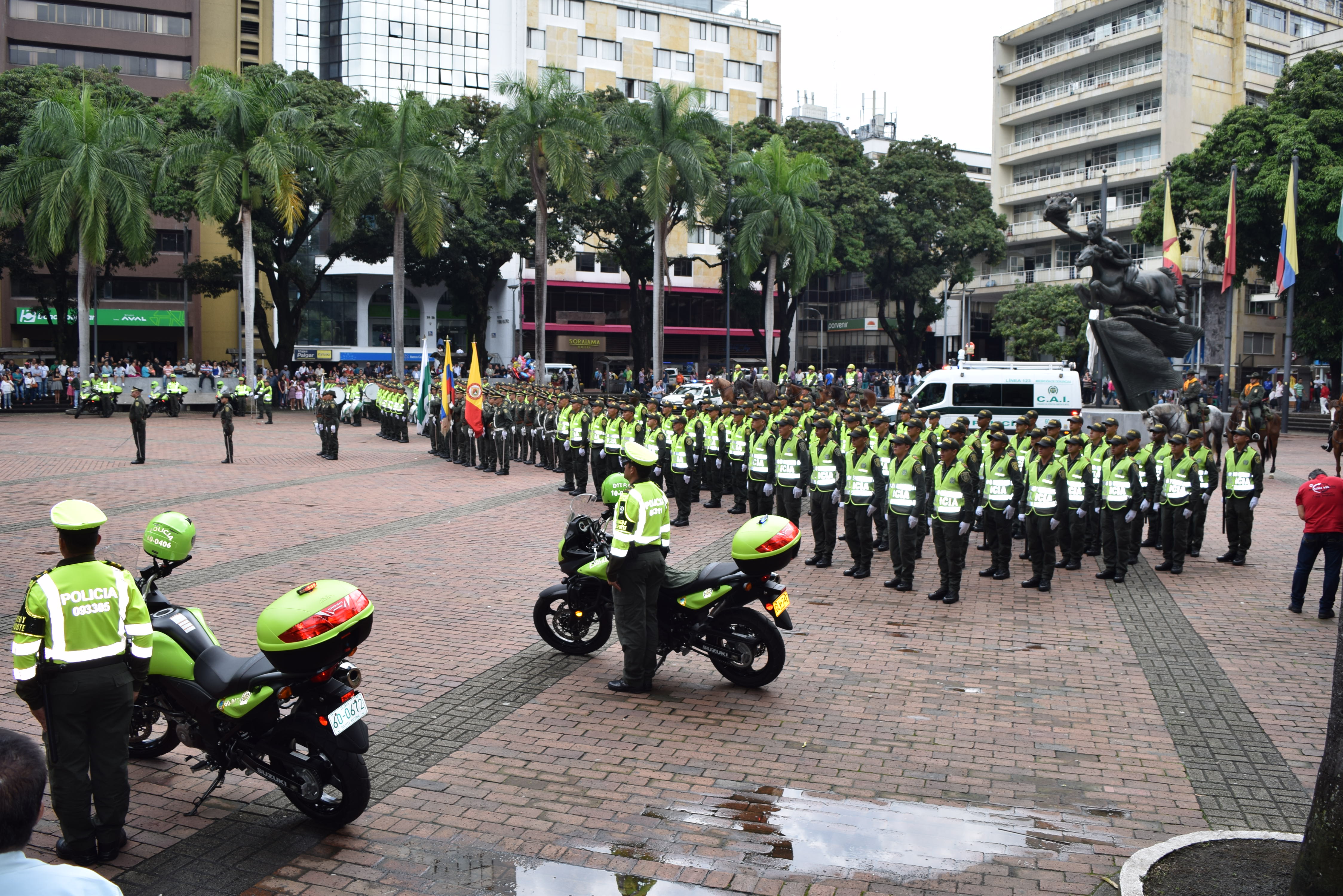 En ceremonia juraron bandera 110 auxiliares bachilleres de policía
