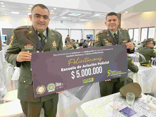 La Escuela de Aviación Policial recibe dos grandes reconocimientos en el Encuentro de Gestión Humana