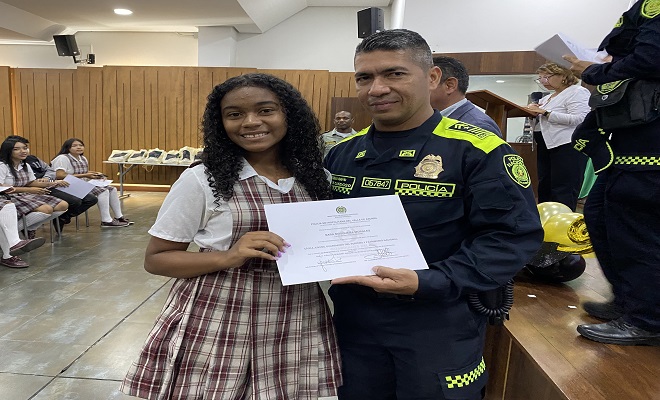 Graduados 27 jóvenes de grupo Guardianes del Turismo y Patrimonio Nacional en Medellín