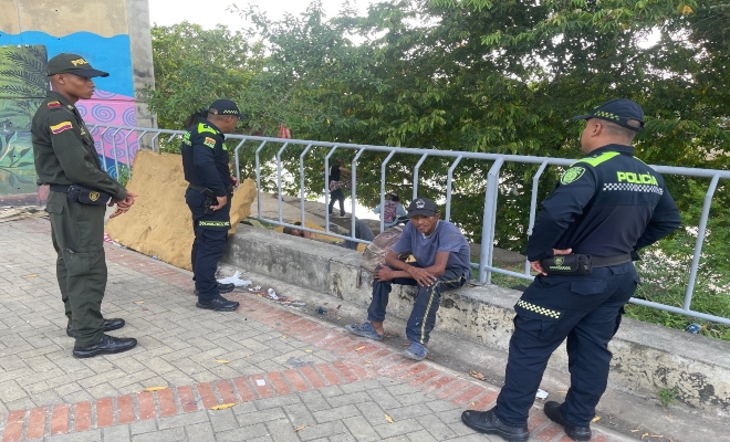 uniformados realizando campañas de prevencion 