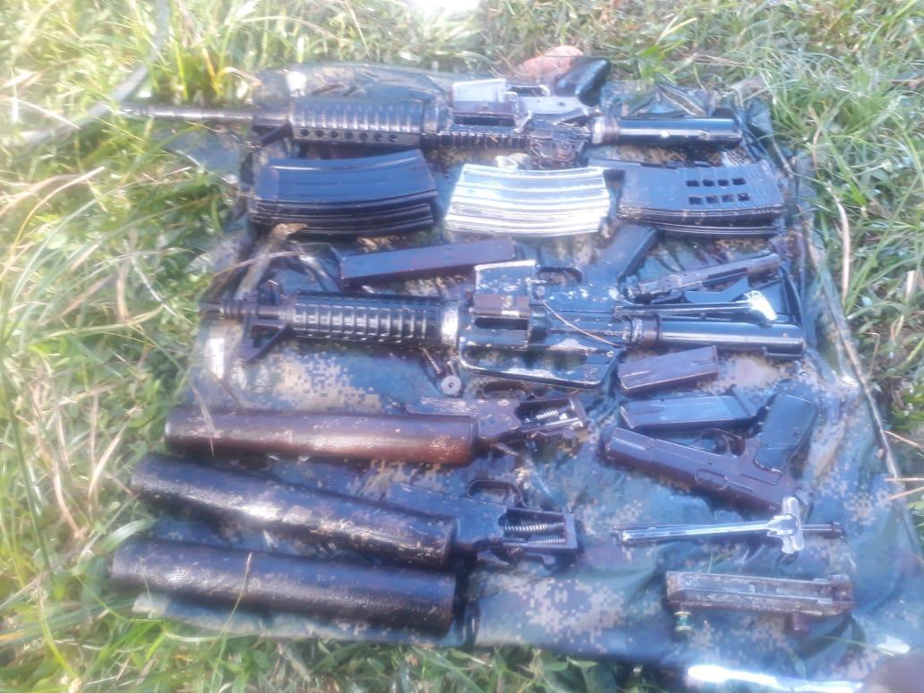 Hallamos-depósito-de-armas-y-municiones-en-Choco