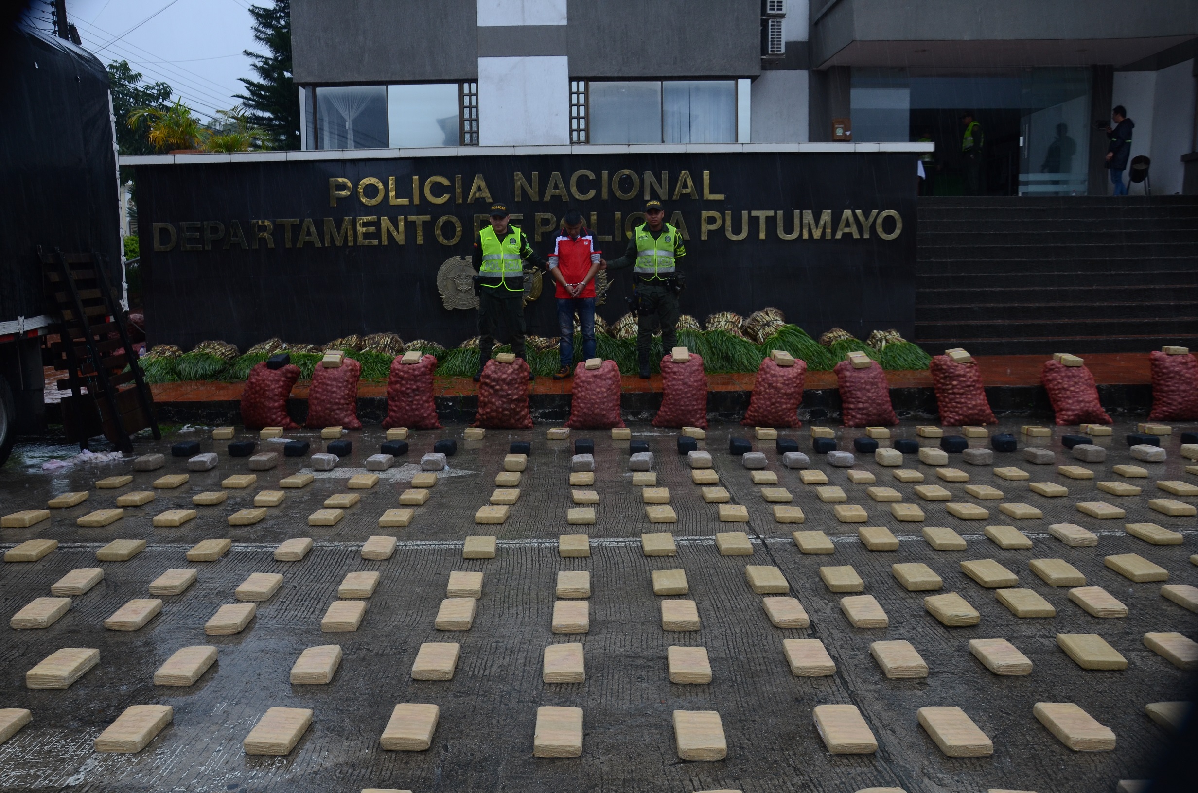 Hallados 540 kilos de marihuana tipo cripy al interior de bultos de papa