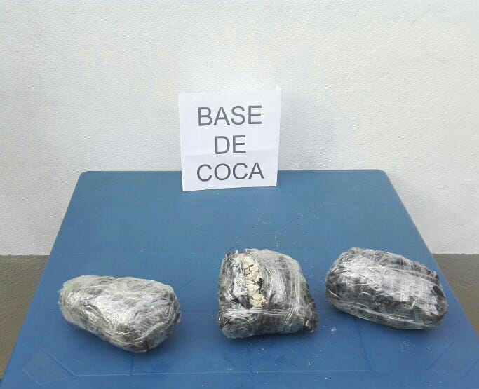 Hallados-03-Kilos-de-Base-de-coca-en-bus-de-servicio-público-en-Tutunendo 