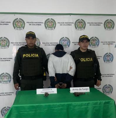 Hombre capturado por llevar con el una granada de pigmentación