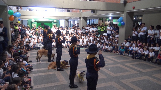 El-evento-se-llevó-a-cabo-en-la-institución-educativa-suroriental-comuna-Boston