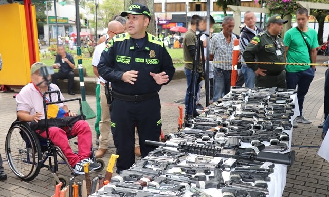 En-el-presente-año-se-han-incautado-12.772-armas-corto-punzantes-y-198-armas-traumáticas