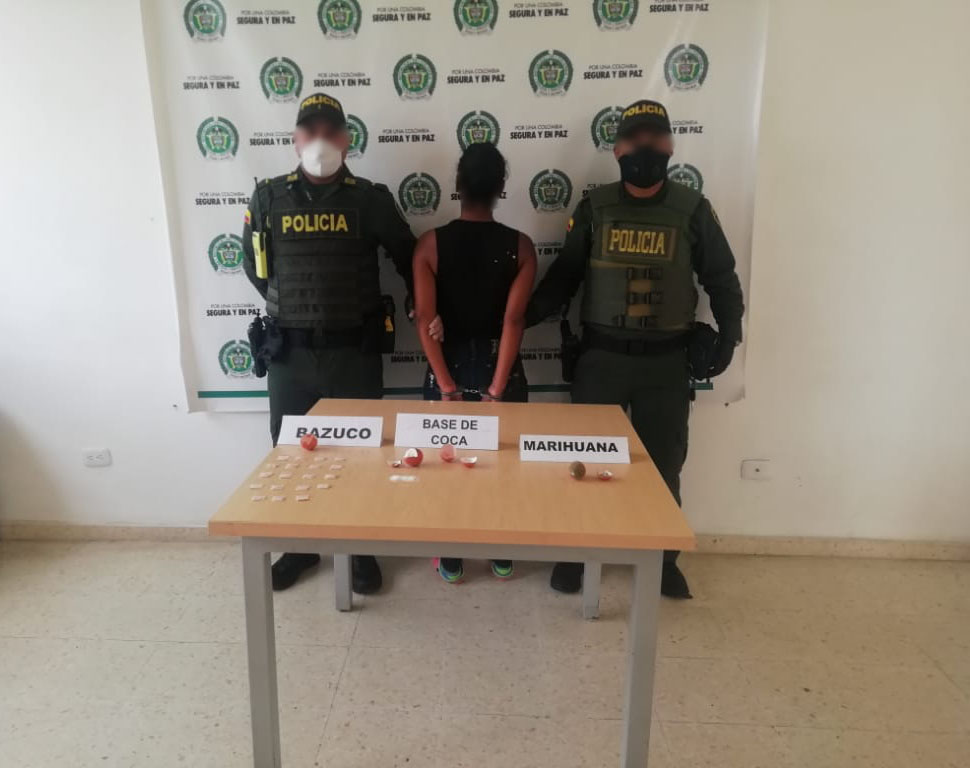 Camuflados-en-un-vehículo-y-al-interior-de-cascaras-de-huevo 