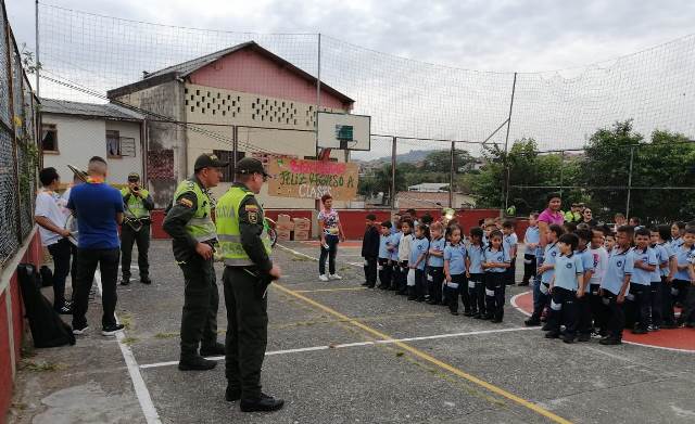 El-evento-se-llevó-a-cabo-en-la-institución-educativa-mundo-de-los-niños