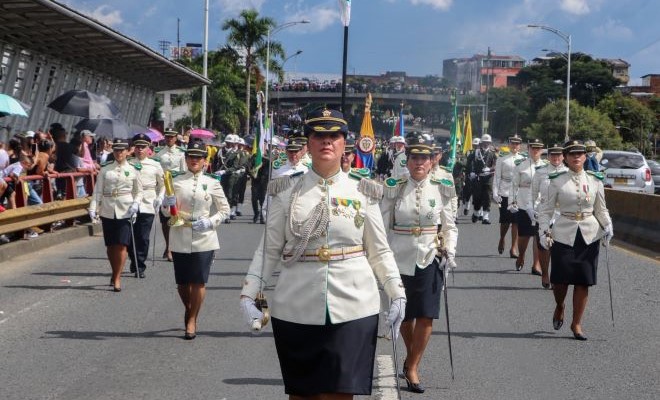 Diferentes especialidades de la Policía participaron del desfile del 20 de julio