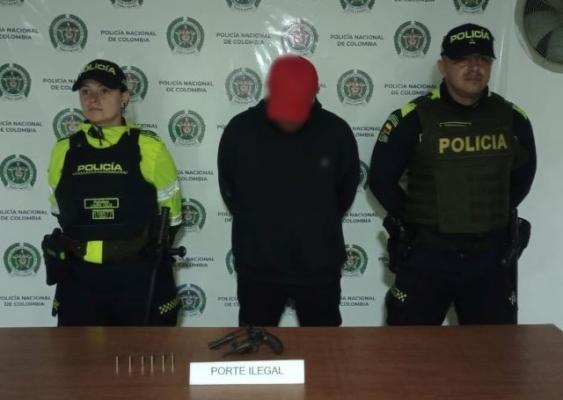 En la vereda el estanquillo del municipio de Dosquebradas, es capturado con un revólver ilegal y munición
