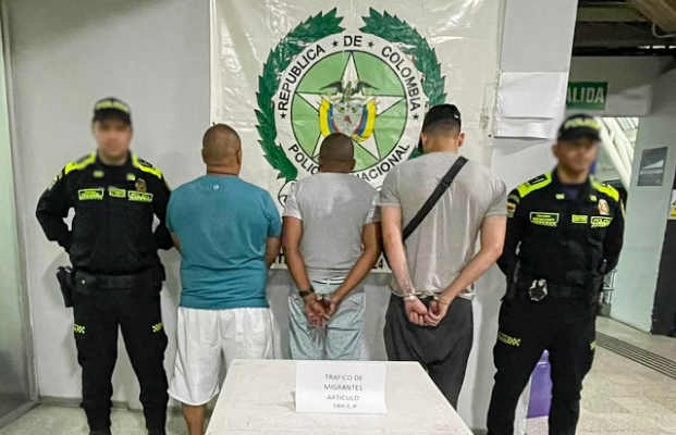 Estas-personas-fueron-sorprendidas-momentos-en-que-transportaban-a-25-ciudadanos-de-nacionalidad-haitiana