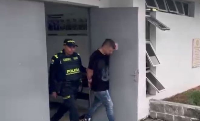 En el procedimiento policial fueron incautadas dos armas de fuego, municiones, entre otros elementos