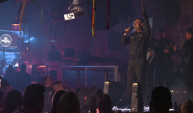 Numerosas-parejas-fueron-premiadas-con-un-concierto