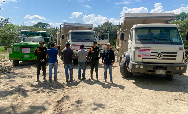 En el procedimiento fueron incautadas tres personas y se incautaron la misma cantidad de vehículos