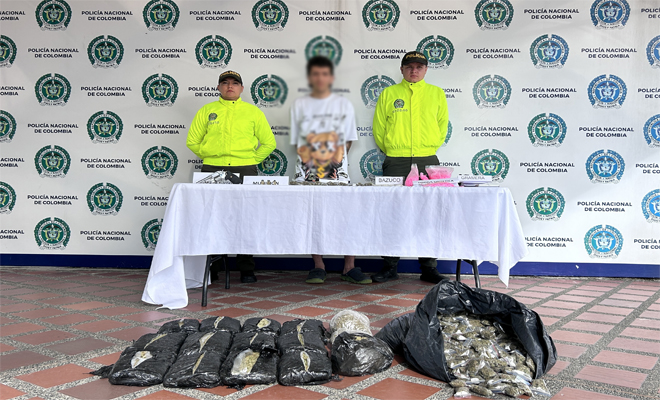 En el procedimiento fueron incautados un arma de fuego ilegal, munición y estupefacientes