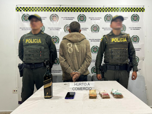 Integrantes-de-la-estación-de-policía-Pereira-recuperan-todos-los-elementos-hurtados-al-establecimiento-comercial