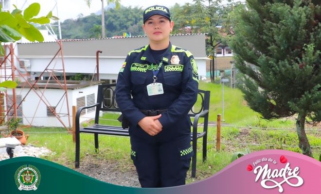 Feliz día de la madre les desea la policía nacional, celebremos en paz