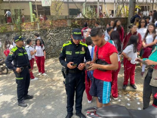 Las actividades se realizan de igual manera al interior de los establecimientos educativos