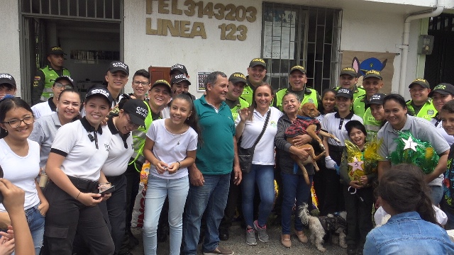 Los-integrantes-de-la-estación-ciudadela-del-café-no-dudaron-en-ningún-momento-en-ayudar-a-230-caninos 