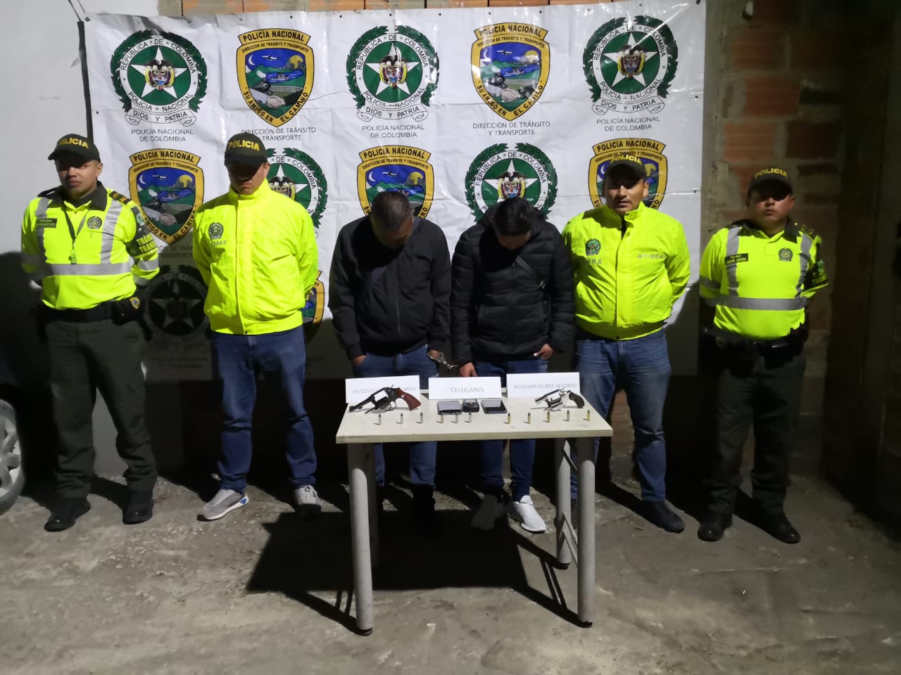 Capturadas dos personas dedicadas al hurto de vehículos de carga y mercancía en Cundinamarca