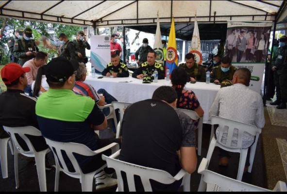 El Departamento de Policía Caquetá Continúa con la Estrategia de Seguridad Denominada 'Comandante al Barrio'
