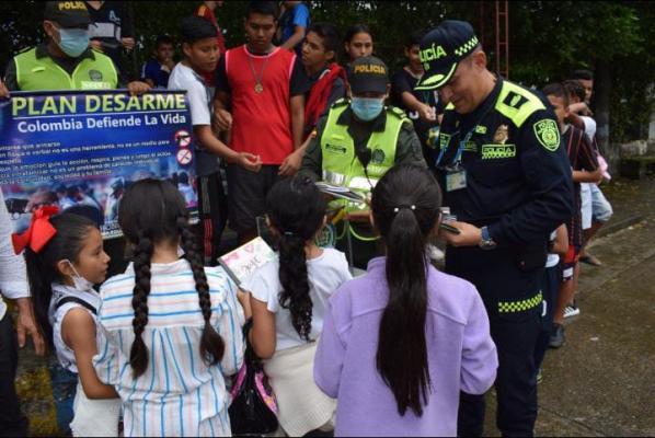 El Departamento de Policía Caquetá Continúa con la Estrategia de Seguridad Denominada 'Comandante al Barrio'