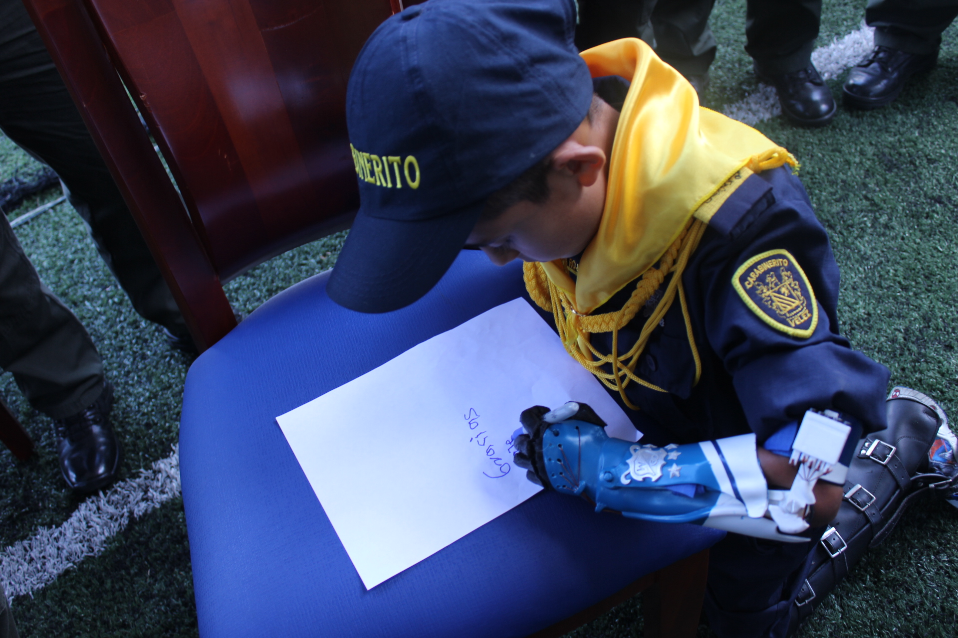 Entrega Prótesis Animadas Dairo -Policía de Santander