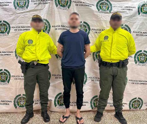 El menor registraba signos de violencia física.