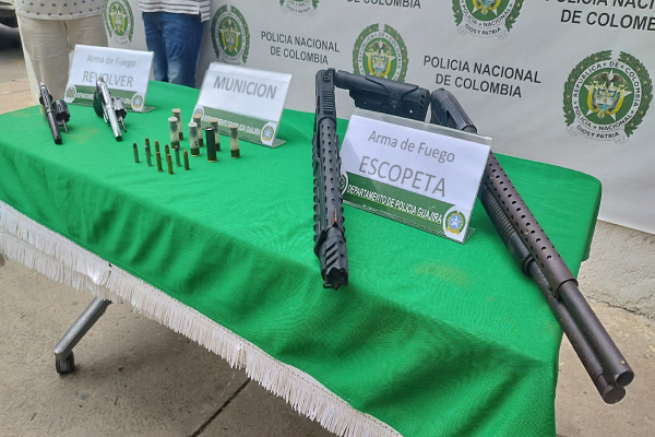 En las últimas horas, capturan a cuatro personas con dos revólveres y dos escopetas ilegales en La Punta de los Remedios, Dibulla.