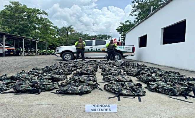 Incauta encomienda con prendas de uso exclusivo militar