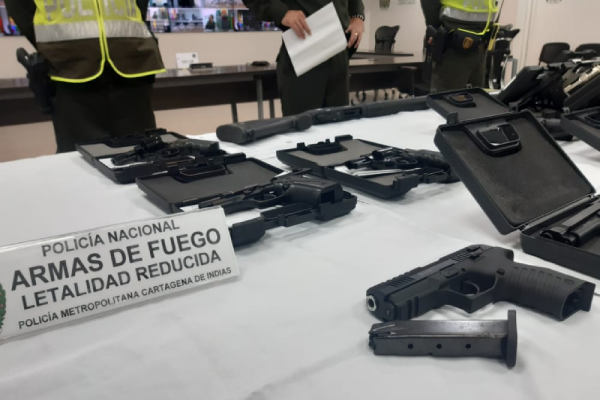 50-Armas-de-letalidad-reducida-incautadas-en-Cartagena