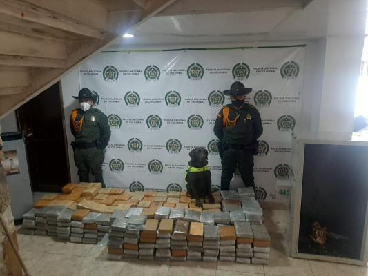 se logró la incautación de gran cantidad de marihuana y clorhidrato de cocaína.