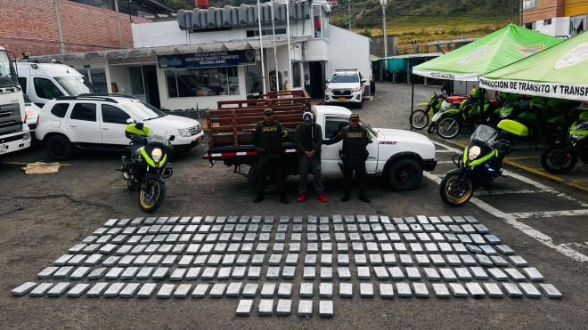 Incautan estupefacientes