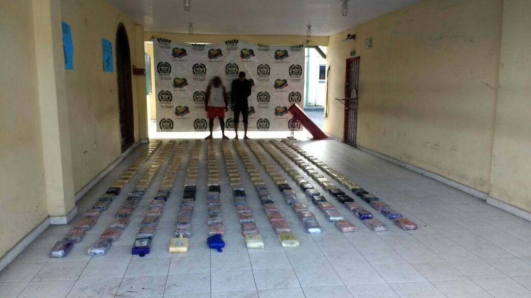 Dentro-de-unas-tulas-de-lona-escondían-537-kilos-de-cocaína