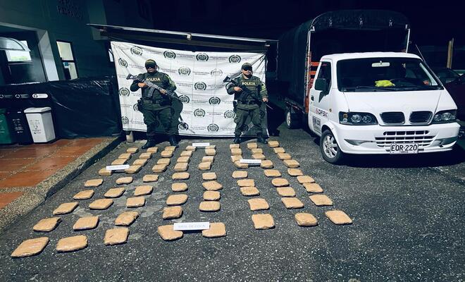 Incautados en vías de Nariño 104 kilogramos de base de coca y el vehículo en el cual eran transportados