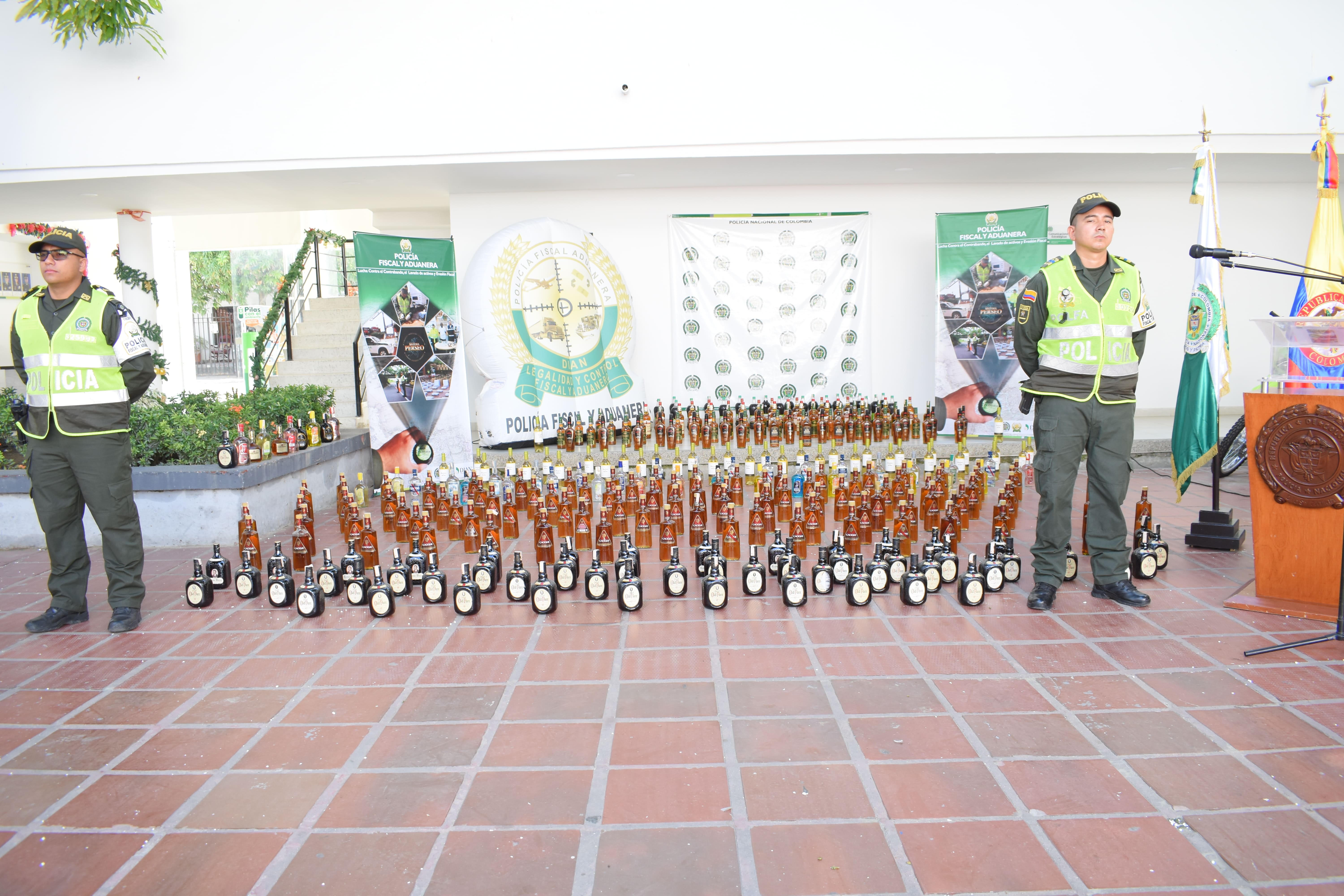 POLFA-navidad-licor-contrabando-magdalena-zona bananera-wisky-ron-incautacion de licor-rueda de prensa