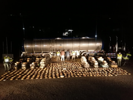 Dos hombres capturados y dos toneladas de marihuana tipo creepy fueron incautados en vías nacionales