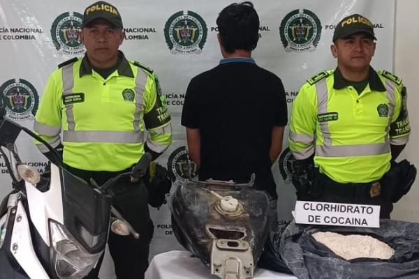 Joven de 20 años fue sorprendido por uniformados de la Seccional de Tránsito Transportando con más de 5 kilos de cocaína.