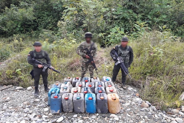 Con-unidades-de-Infantería-incautamos-125-galones-de-ACPM.