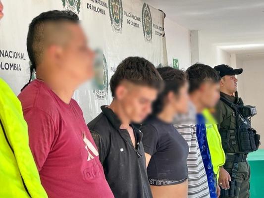 4 hombres y 1 mujer, imputados por los delitos de concierto para delinquir y tráfico de estupefacientes. 