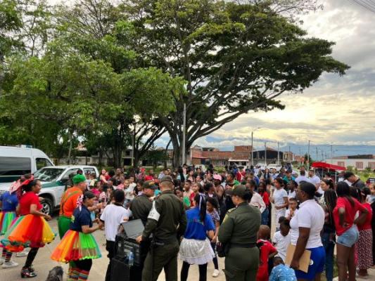 La Policía Nacional de Colombia lleva alegría y esperanza a niños, niñas y adolescentes del barrio Villa Liliana